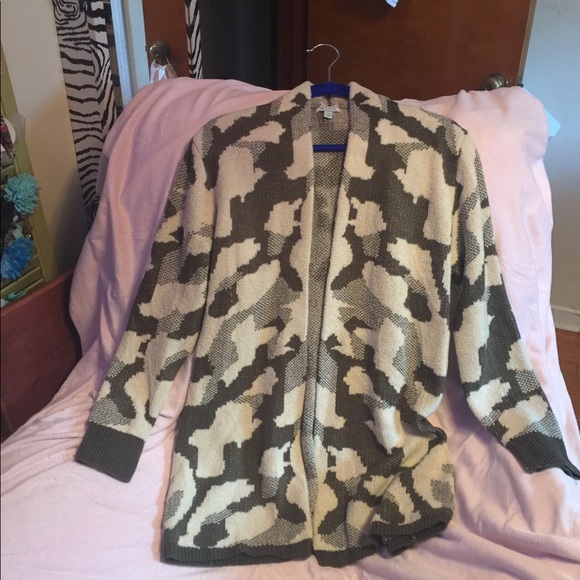 Women’s sweater purchased from Nordstrom rack - Picture 3 of 8